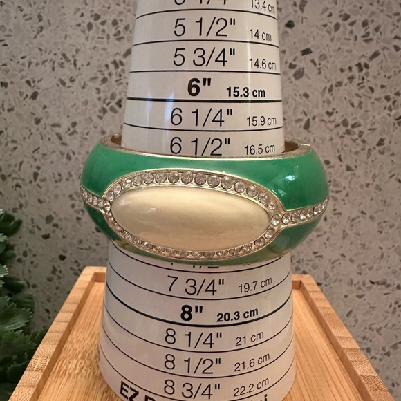 Green enamel and rhinestone bangle bracelet - Picture 5 of 6